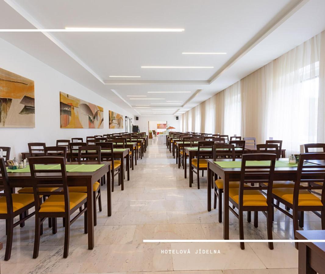 Hotel Kamzik *** Мала-Моравка Экстерьер фото