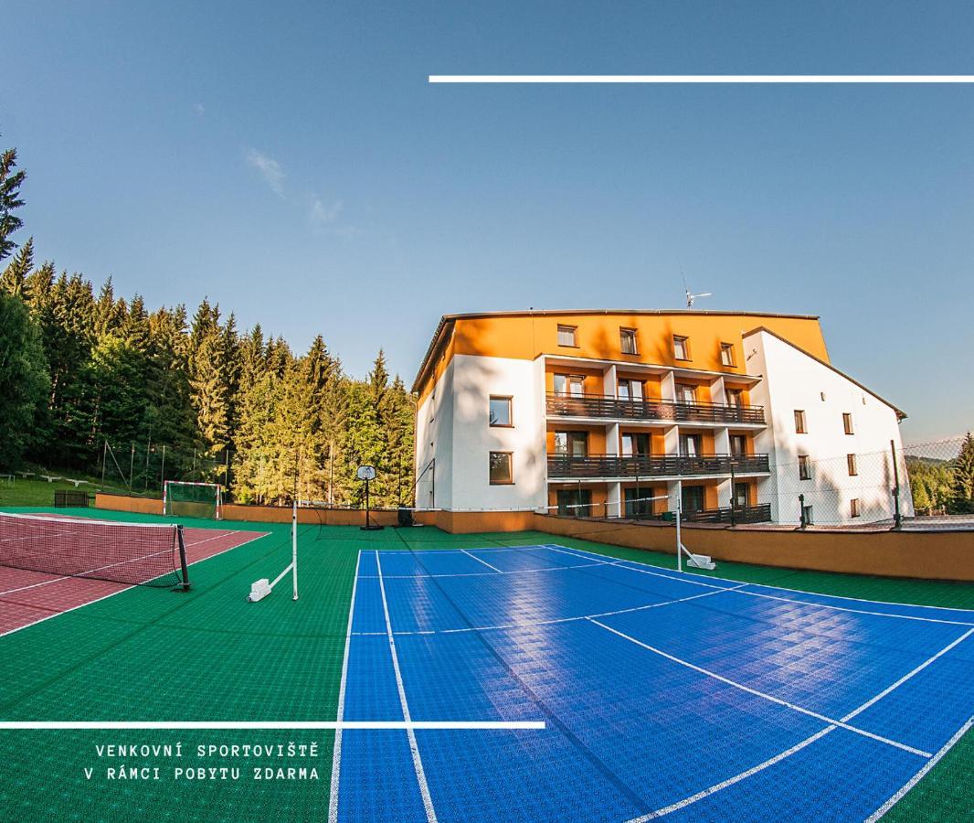 Hotel Kamzik *** Мала-Моравка Экстерьер фото